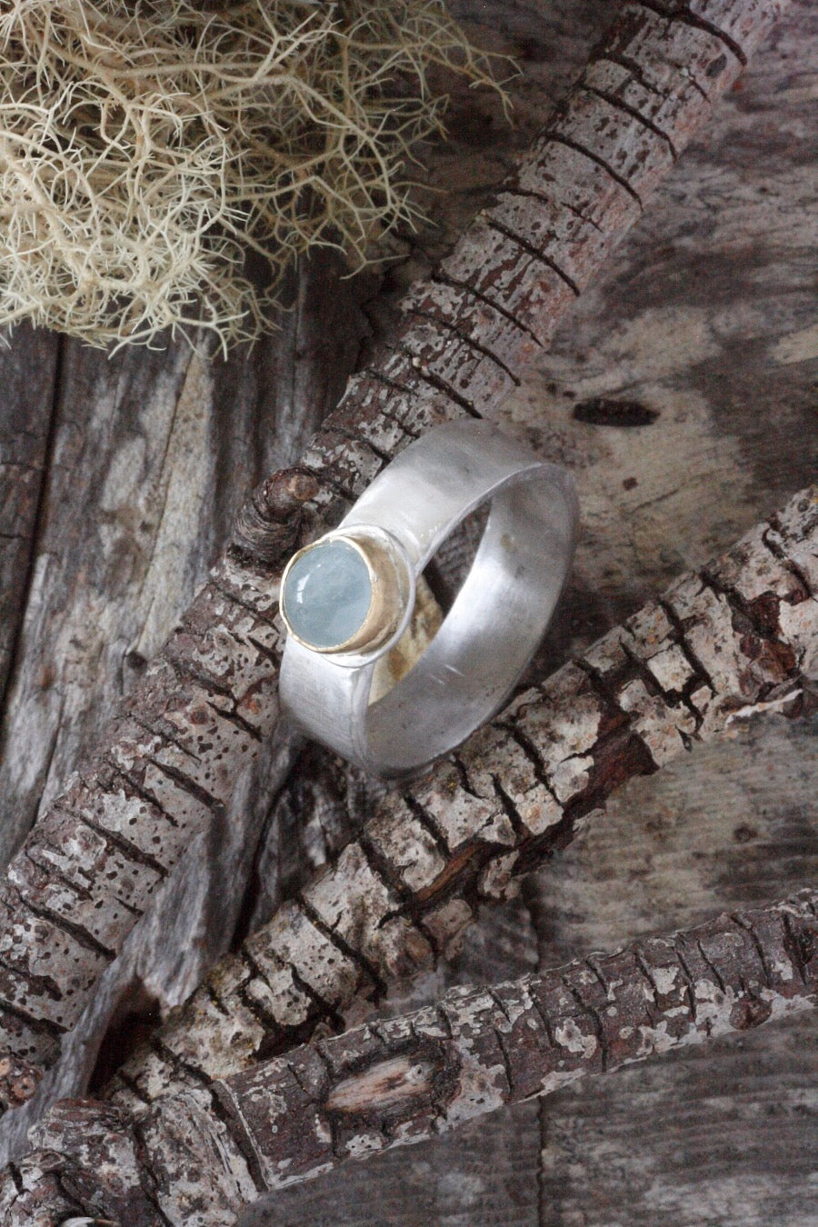 Aquamarine ring in 22K Gold