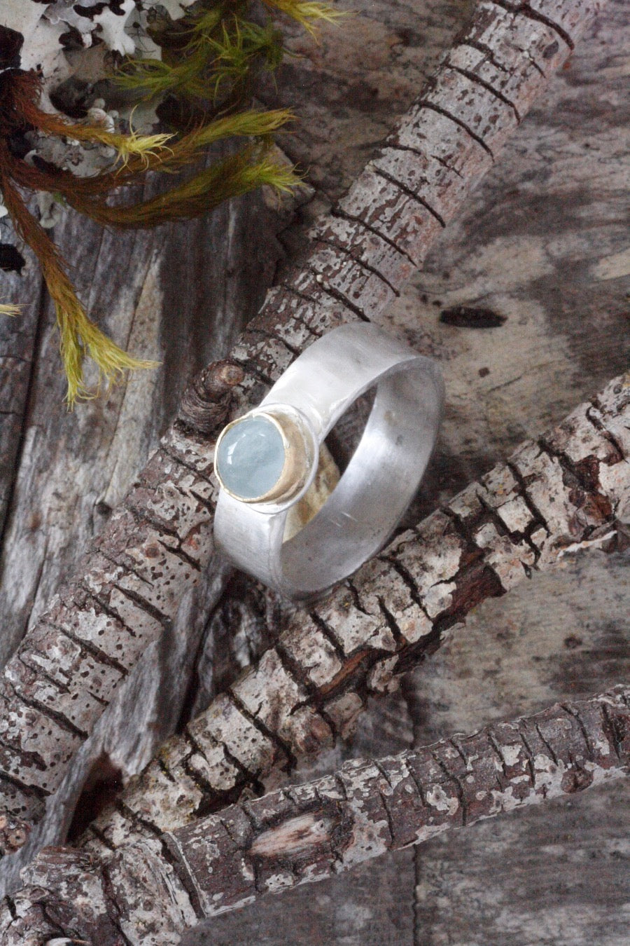 Aquamarine ring in 22K Gold