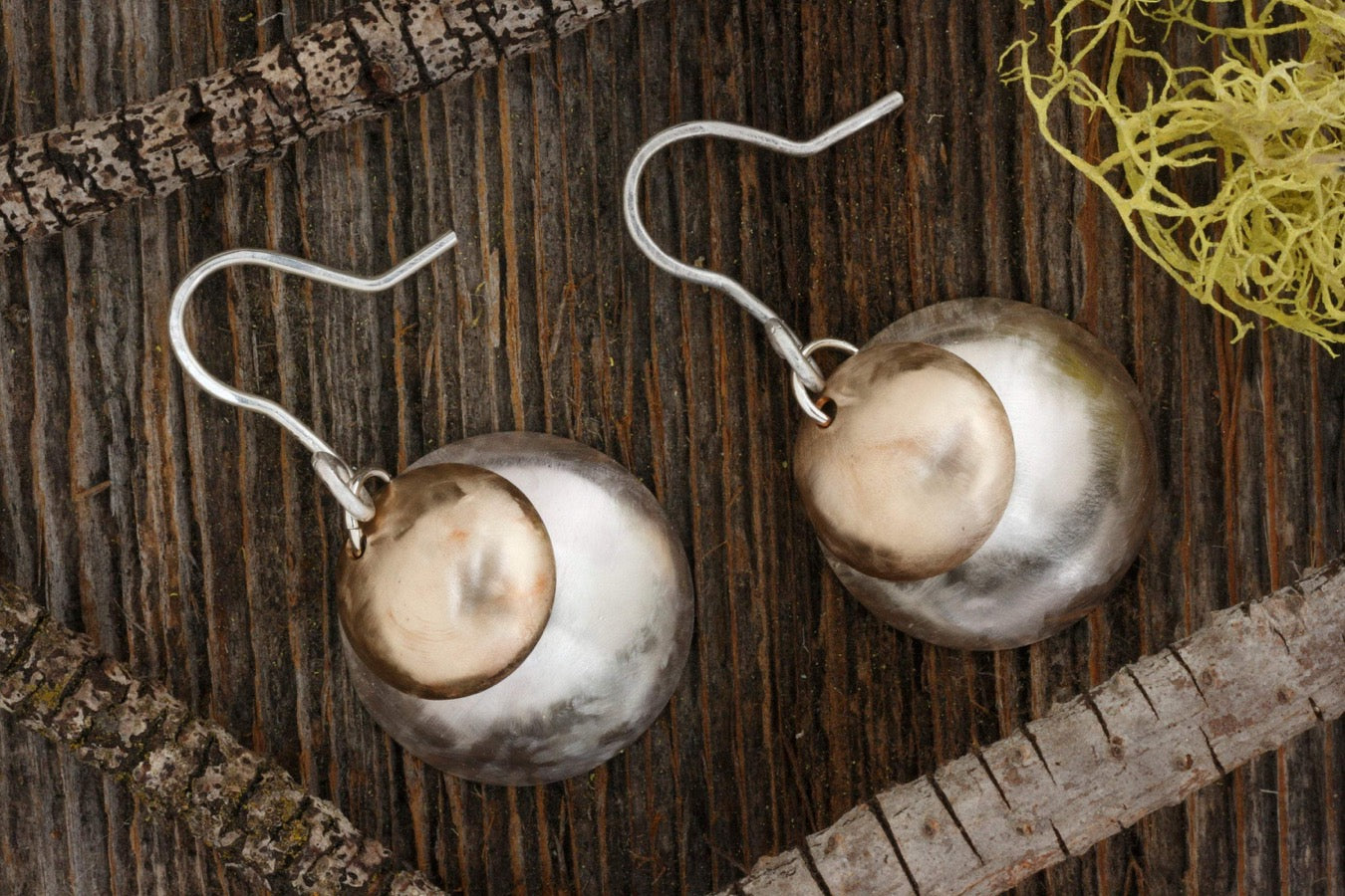 Dome earrings in 14K Gold