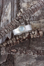 Load image into Gallery viewer, Aquamarine ring in 22K Gold 
